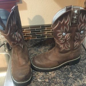 Ariat Women’s size 8B boot. Perfect condition!